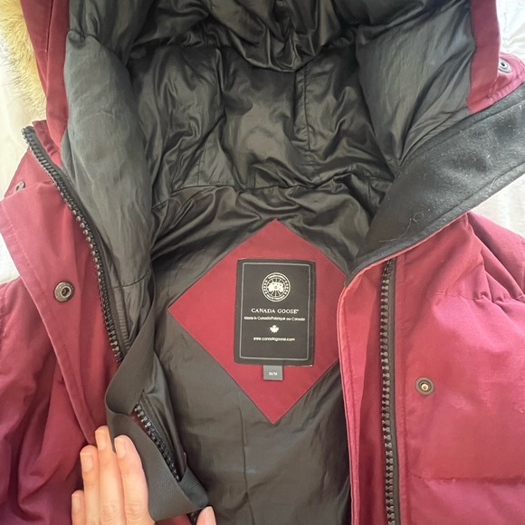 Canada goose burgundy parka size medium - Picture 11 of 16